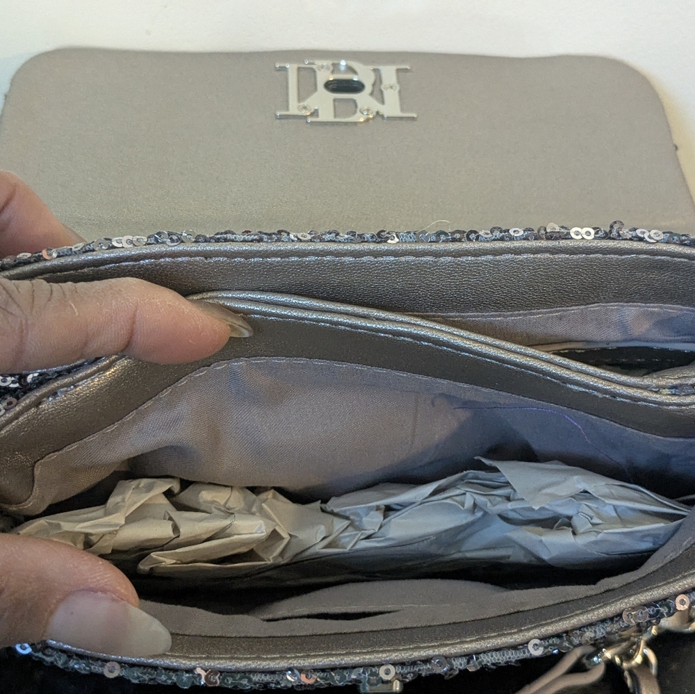Badgley Mischka NWT Sequin Message Pearl Strap Crossbody FREE PURSE PILLOW - Picture 3 of 9
